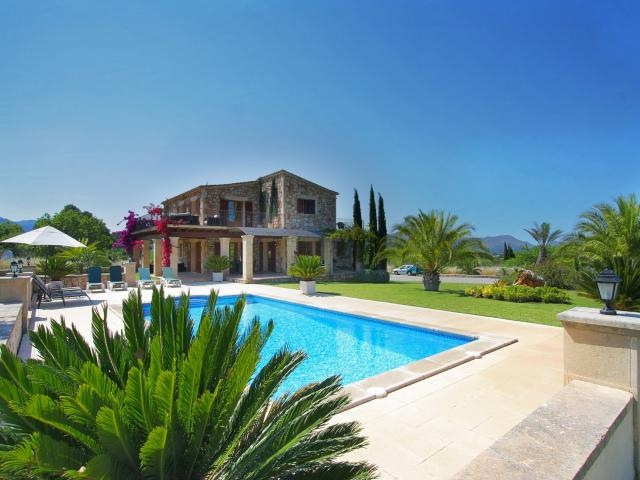 Charming country home for sale in Alcudia with views to Pollensa Bay Charming country home for sale in Alcudia with views to Pollensa Bay